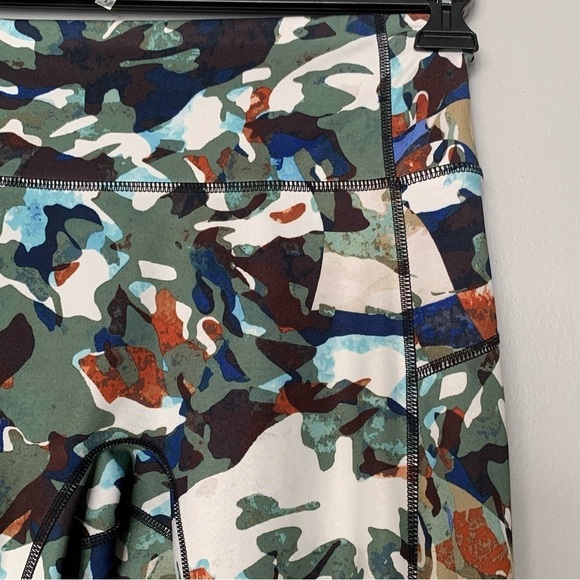 Free People Movement FP Guinevere camo ruched 7/8 leggings.‎ Size 6P - Picture 4 of 10